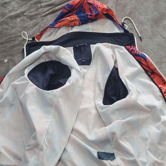 Tommy Hilfiger floral rain jacket - Picture 2 of 3